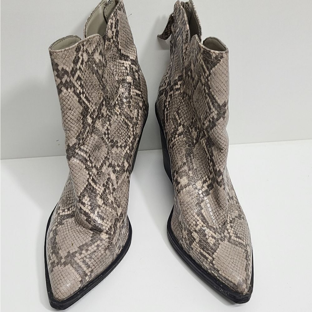 14th & Union Snakeskin Pattern Pointed Toe Ankle … - image 3